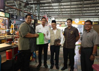 13 OGOS 2024 – ZPP TURUN MENYANTUNI SERTA MENYEBARKAN INFO BERKENAAN KEWAJIPAN ZAKAT PERNIAGAAN KEPADA 30 ORANG PENIAGA DI MEDAN SELERA BAYAN BARU