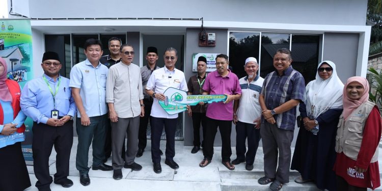 5 NOVEMBER 2024 – PENYERAHAN REPLIKA KUNCI SKIM PROJEK BAIK PULIH & BINA RUMAH SKIM INAPAN KASIH ZPP