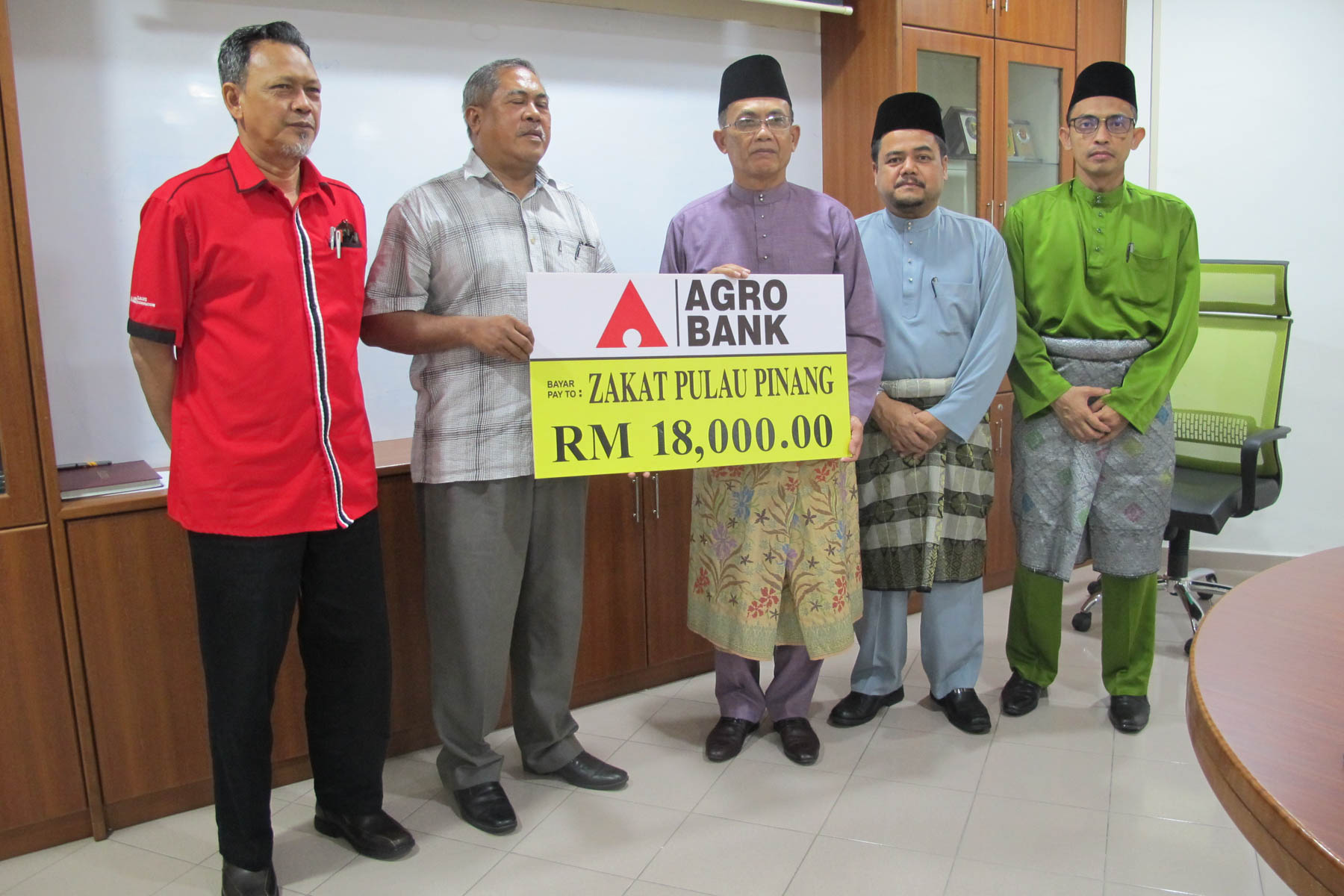 25 Mei 2018 : Agro Bank Tunai Zakat Perniagaan